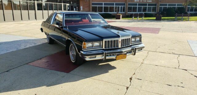 Pontiac Bonneville Brougham 1978 image number 4