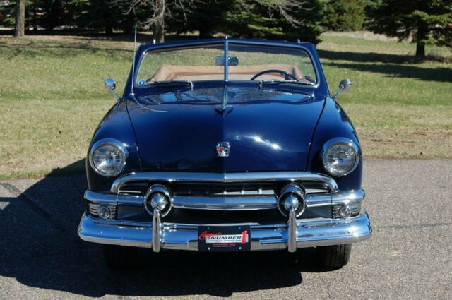 Ford Custom 2DR Convertible 1951 image number 2