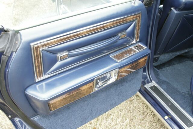 Lincoln Continental 1979 image number 4