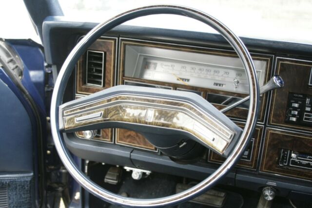 Lincoln Continental 1979 image number 9