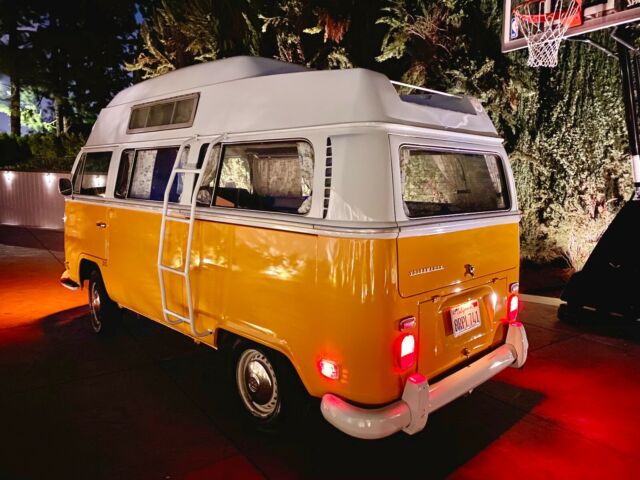 Volkswagen Bus/Vanagon 1971 image number 1