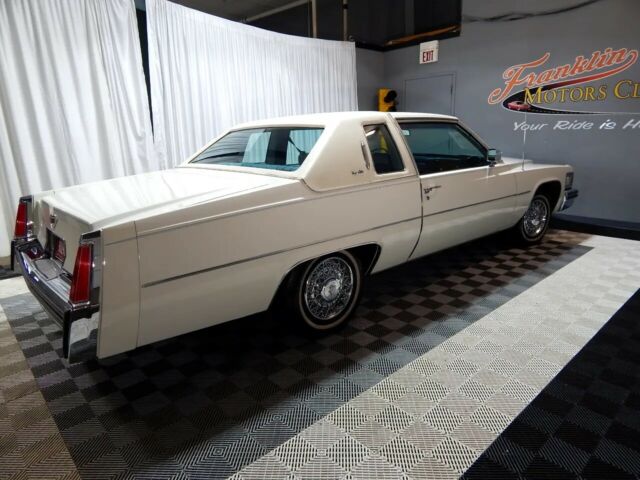 Cadillac DeVille Coupe 1977 image number 6