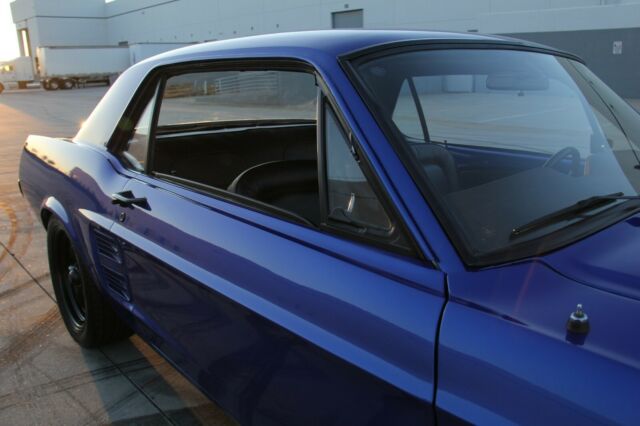 Ford Mustang 1967 image number 31