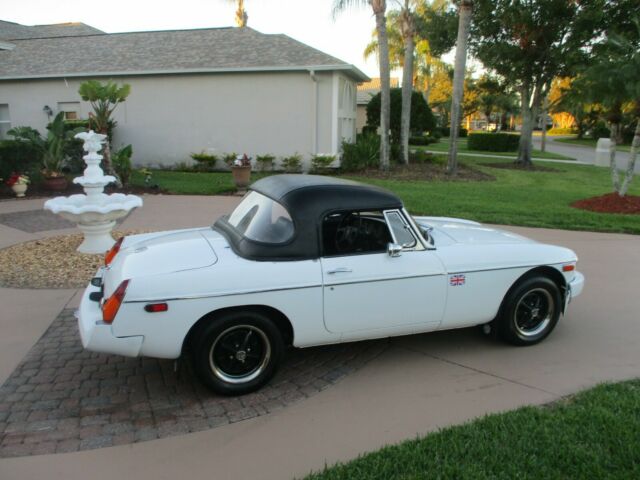 MG MGB 1979 image number 11