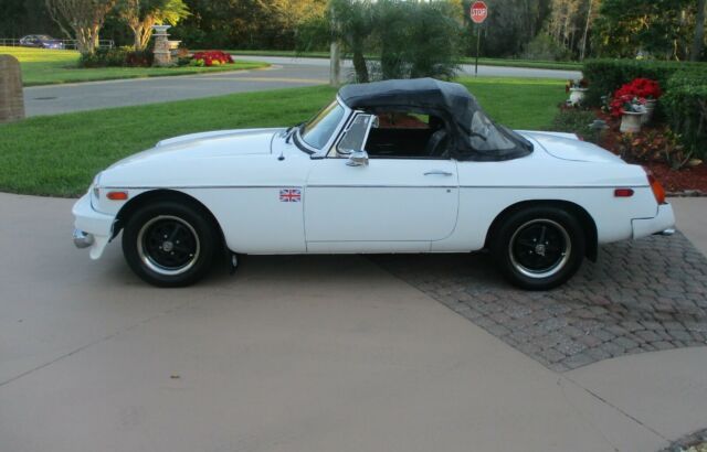 MG MGB 1979 image number 13