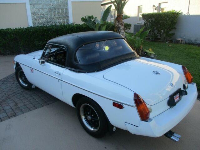 MG MGB 1979 image number 15