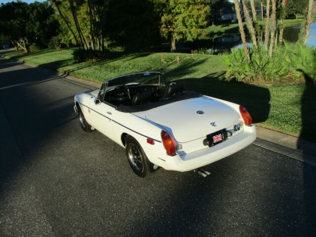 MG MGB 1979 image number 28