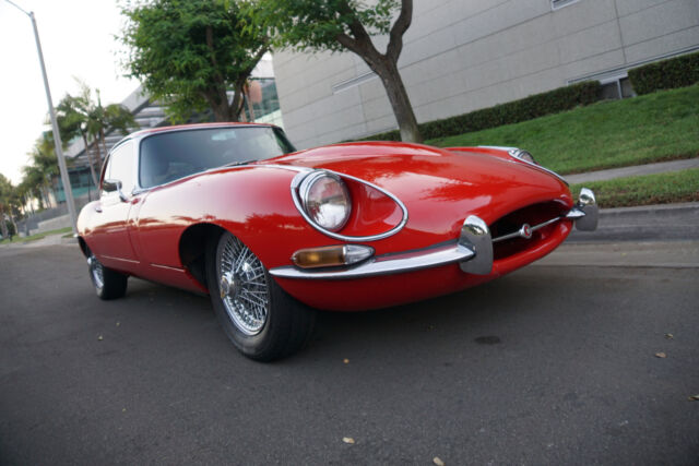 Jaguar E-Type 4.2L 6 cyl 2+2 5 spd manual Coupe 1968 image number 7