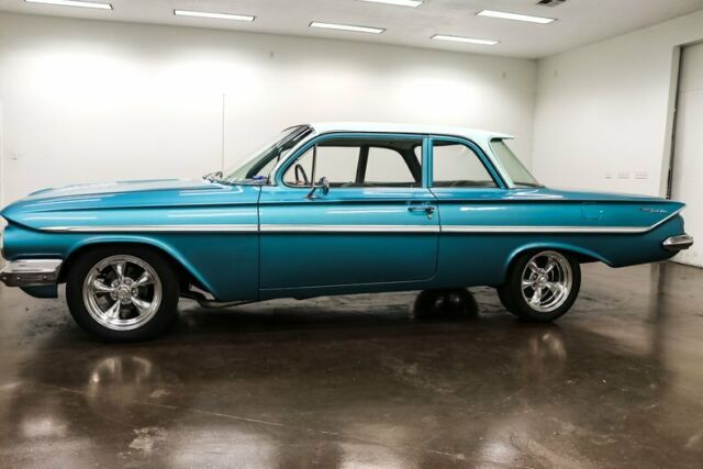 Chevrolet Bel Air/150/210 1961 image number 27