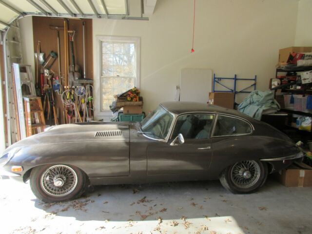 Jaguar E-Type 1971 image number 33