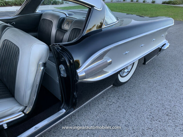 Pontiac Bonneville 1958 image number 19