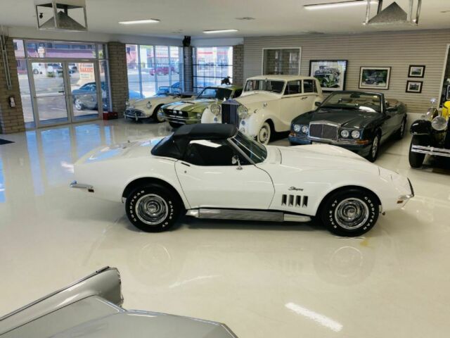 Chevrolet Corvette 1969 image number 10