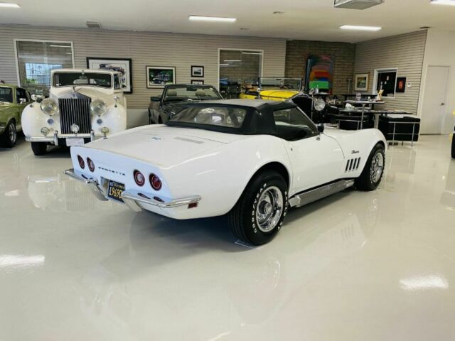 Chevrolet Corvette 1969 image number 16