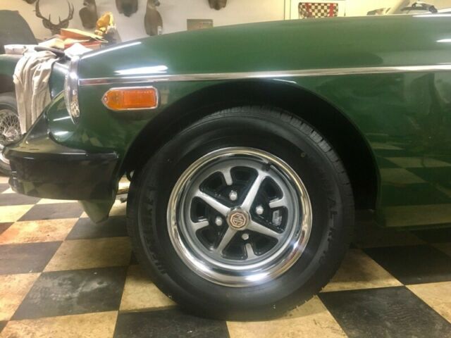 MG MGB 1977 image number 11