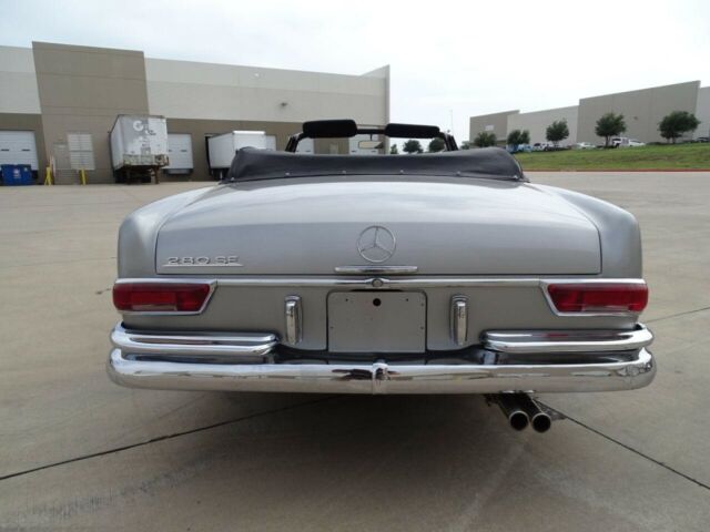 Mercedes-Benz 200-Series 1969 image number 27