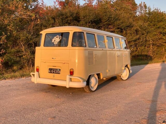 Volkswagen Bus 1975 image number 1