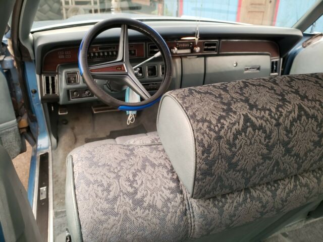 Lincoln Continental 1973 image number 18