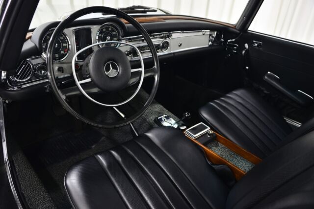 Mercedes-Benz SL-Class 1971 image number 11