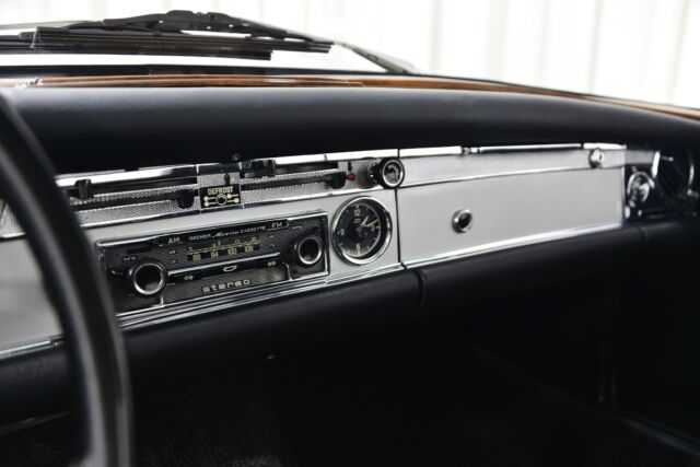 Mercedes-Benz SL-Class 1971 image number 14