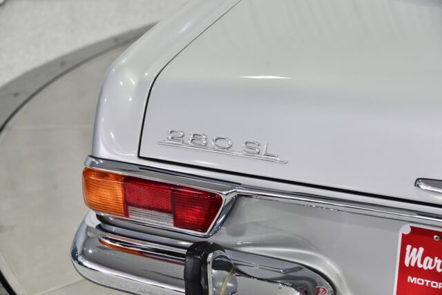 Mercedes-Benz SL-Class 1971 image number 22