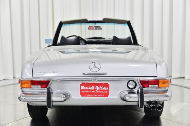 Mercedes-Benz SL-Class 1971 image number 30