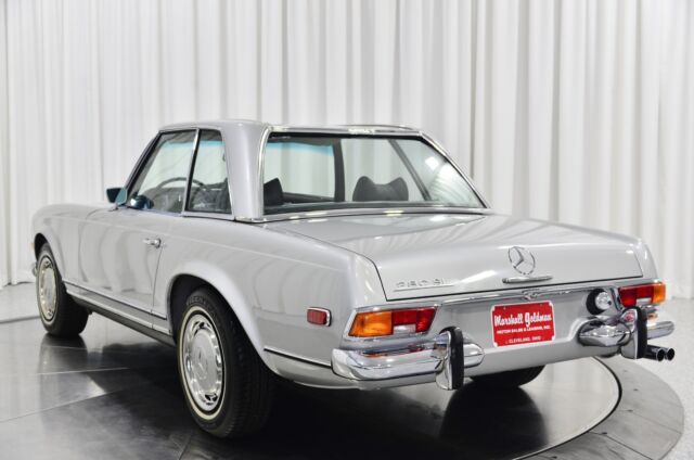 Mercedes-Benz SL-Class 1971 image number 31