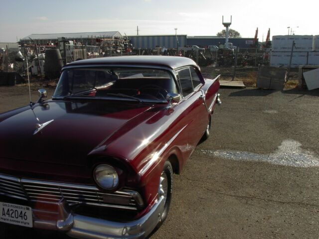 Ford Fairlane 1957 image number 0