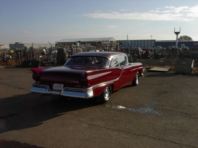 Ford Fairlane 1957 image number 17