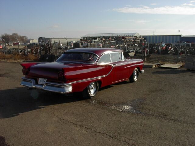 Ford Fairlane 1957 image number 2