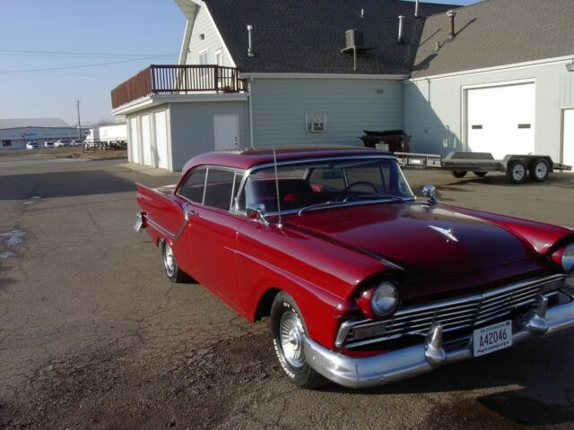 Ford Fairlane 1957 image number 23