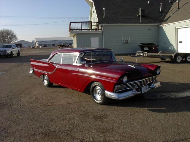 Ford Fairlane 1957 image number 26