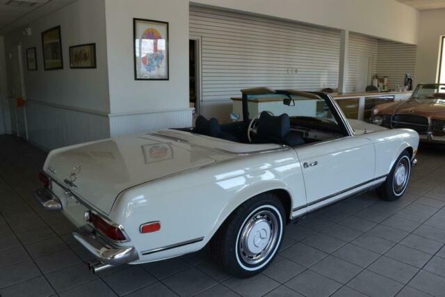 Mercedes-Benz SL-Class 1969 image number 2