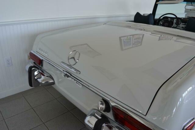 Mercedes-Benz SL-Class 1969 image number 38