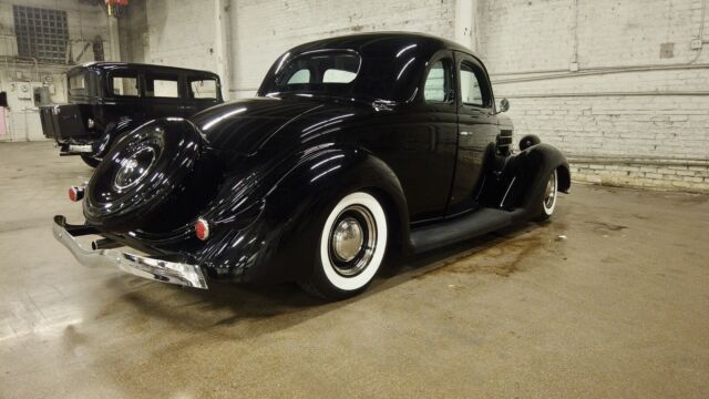 Ford 5 Window Coupe 1936 image number 2