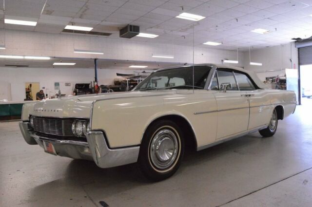 Lincoln Continental 1967 image number 24