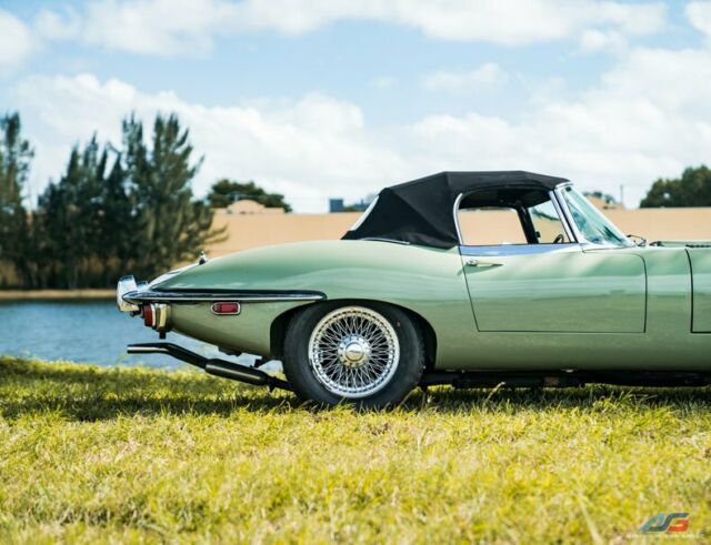 Jaguar E-Type 1970 image number 1