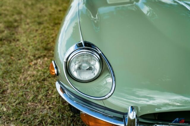 Jaguar E-Type 1970 image number 18