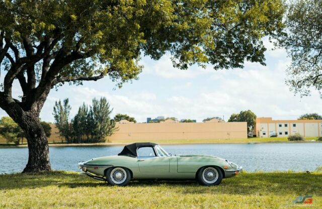 Jaguar E-Type 1970 image number 24