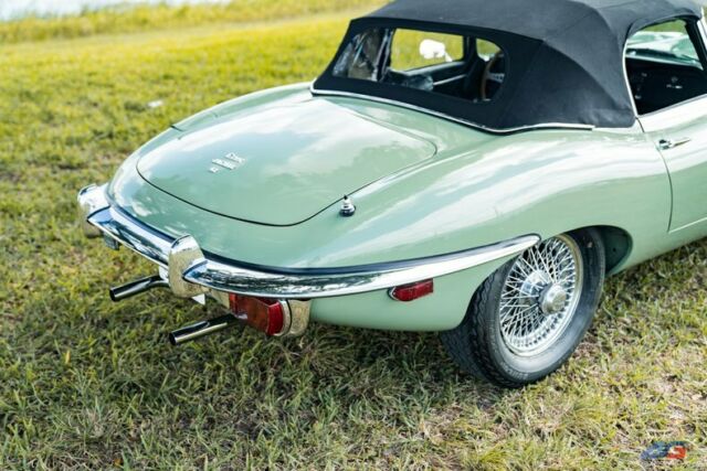 Jaguar E-Type 1970 image number 30