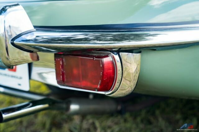 Jaguar E-Type 1970 image number 32