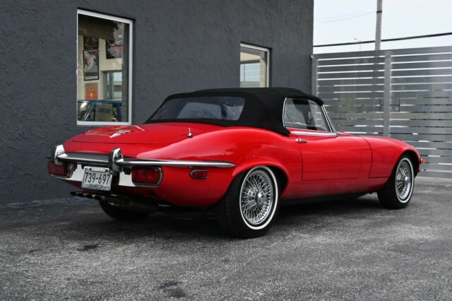 Jaguar E-Type 1973 image number 2