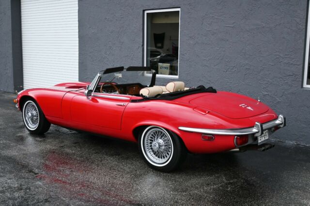 Jaguar E-Type 1973 image number 31