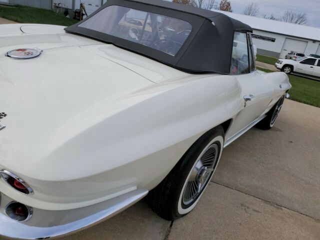 Chevrolet Corvette 1963 image number 30