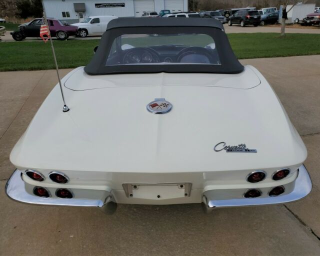 Chevrolet Corvette 1963 image number 32