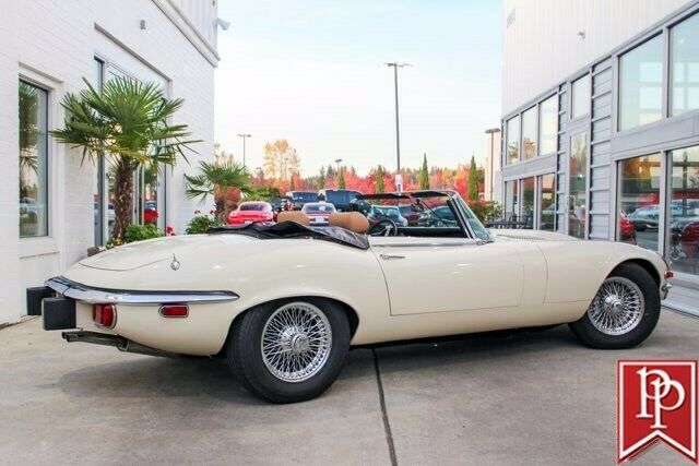 Jaguar E-Type 1974 image number 1