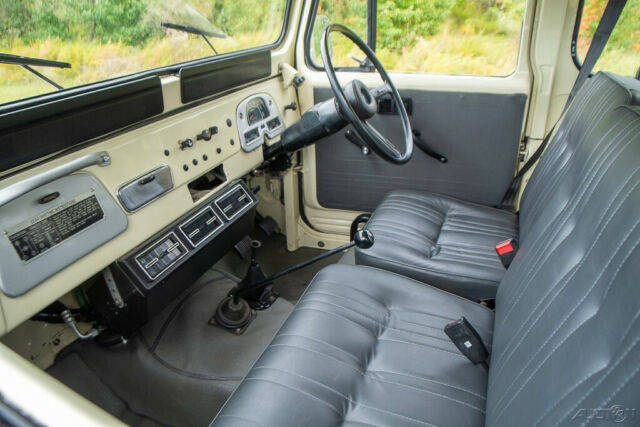 Toyota Land Cruiser 1977 image number 13