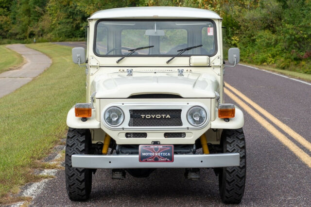 Toyota Land Cruiser 1977 image number 2