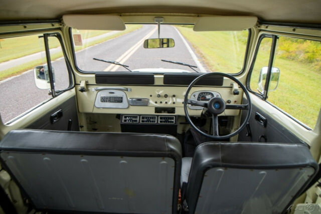 Toyota Land Cruiser 1977 image number 35