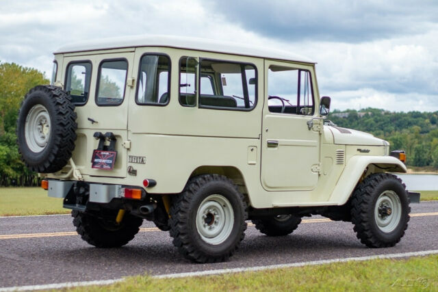 Toyota Land Cruiser 1977 image number 4