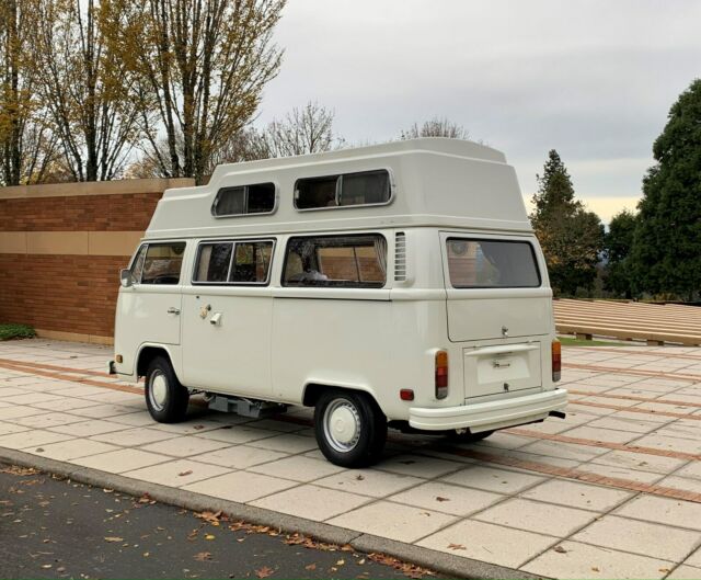 Volkswagen Bus/Vanagon 1976 image number 2